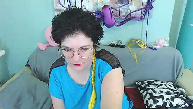 EverlyRays online show from December 10, 2024, 7:37 am