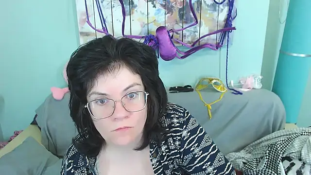 EverlyRays online show from December 15, 2024, 5:42 pm