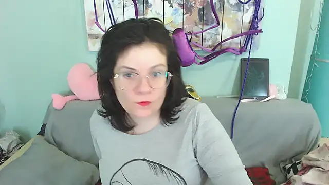 EverlyRays online show from December 21, 2024, 4:25 pm