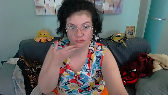 EverlyRays online show from September 12, 2025, 10:21 pm