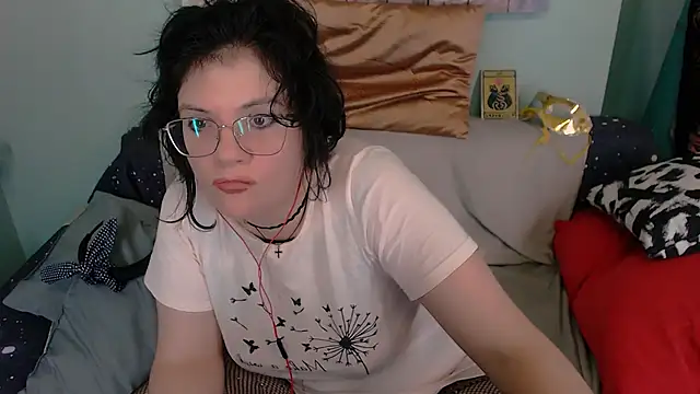 EverlyRays online show from October 24, 2025, 5:09 pm