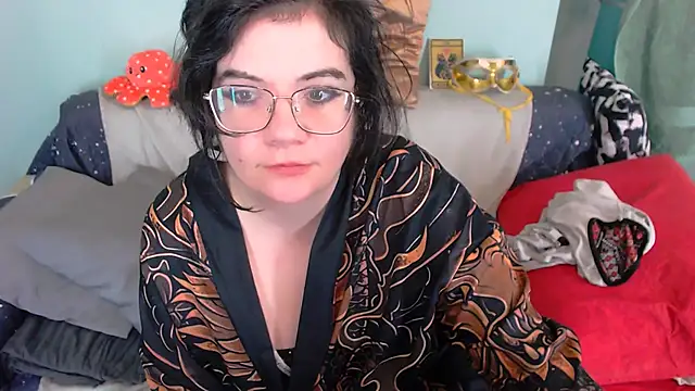 EverlyRays online show from October 28, 2025, 6:21 pm