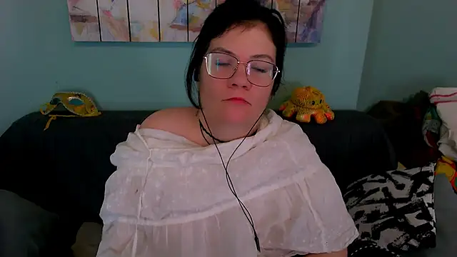 EverlyRays online show from April 15, 2026, 2:29 am