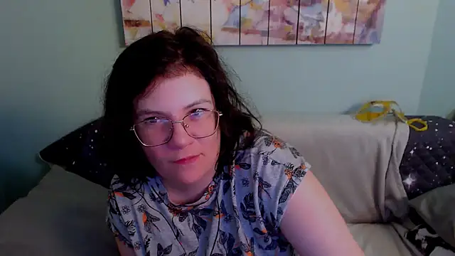 EverlyRays online show from July 5, 2026, 9:00 pm
