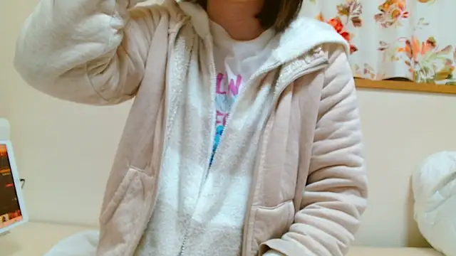 liliyRiSAcha-n online show from February 4, 2026, 8:20 am