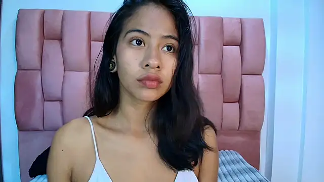 JuliKim  online show from March 1, 2026, 1:46 pm