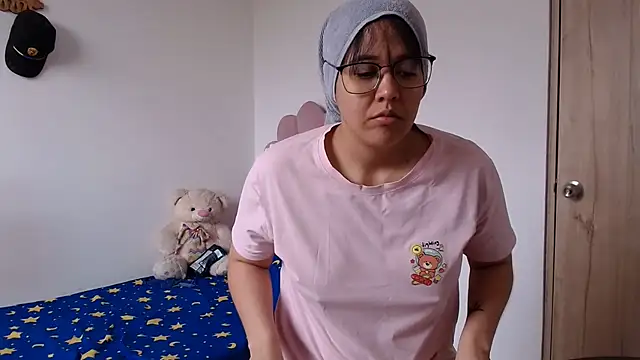 lady hot2xx online show from June 26, 2026, 4:22 pm