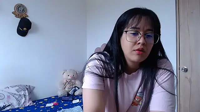 lady hot2xx online show from June 27, 2026, 4:12 pm