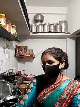 Snapshot of Riyaa-Devi chatting on December 18, 2024, 3:37 am Riyaa-Devi online show from December 18, 2024, 3:37 am