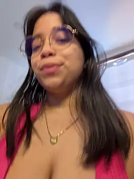 Snapshot of tati_reyess chatting on July 6, 2026, 11:51 am tati reyess online show from July 6, 2026, 11:51 am