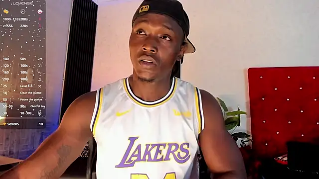 DannSmmith online show from October 26, 2025, 5:02 am