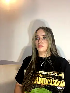 Natalia Suarez online show from October 28, 2025, 11:51 pm