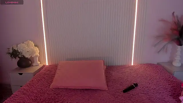 EmilyEvans7 online show from March 27, 2026, 10:53 pm