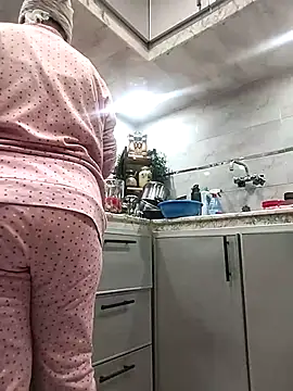 lolo890 online show from April 13, 2026, 9:42 pm