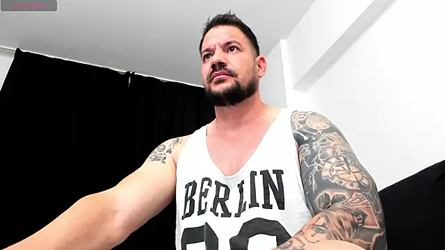 Snapshot of musclemonster31 chatting on September 28, 2025, 11:21 pm musclemonster31 online show from September 28, 2025, 11:21 pm