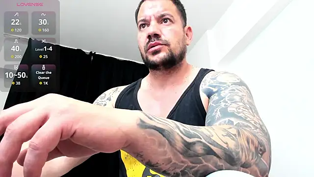 Snapshot of musclemonster31 chatting on November 23, 2025, 4:12 am musclemonster31 online show from November 23, 2025, 4:12 am