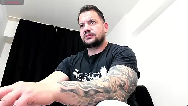 Snapshot of musclemonster31 chatting on December 4, 2025, 8:39 pm musclemonster31 online show from December 4, 2025, 8:39 pm