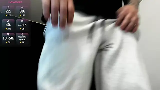 Snapshot of musclemonster31 chatting on December 5, 2025, 9:18 am musclemonster31 online show from December 5, 2025, 9:18 am