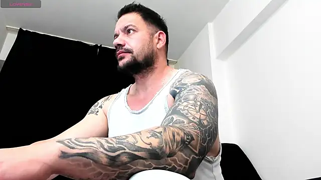 Snapshot of musclemonster31 chatting on December 21, 2025, 11:56 pm musclemonster31 online show from December 21, 2025, 11:56 pm