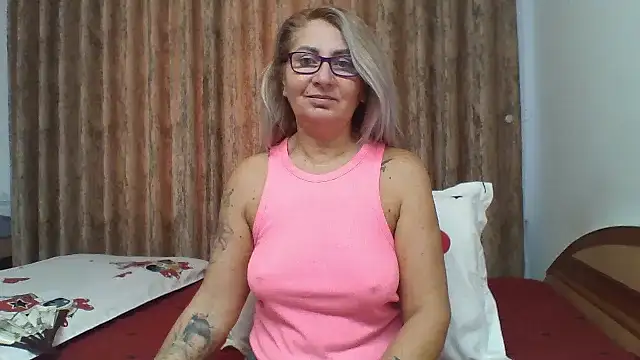 Snapshot of PussyEvely chatting on November 4, 2025, 6:56 am PussyEvely online show from November 4, 2025, 6:56 am