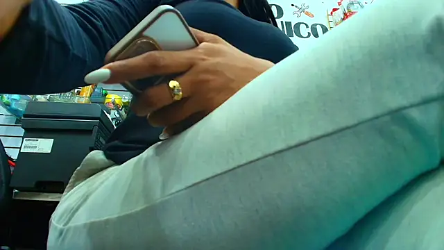 Snapshot of SQUIRT4UMEGAN chatting on October 3, 2025, 8:50 pm SQUIRT4UMEGAN online show from October 3, 2025, 8:50 pm