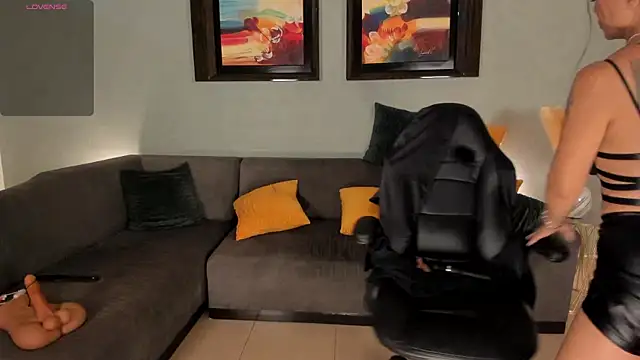 PuiYee online show from January 23, 2025, 11:58 pm