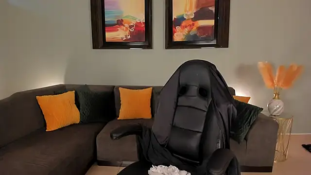 PuiYee online show from January 24, 2025, 2:41 pm