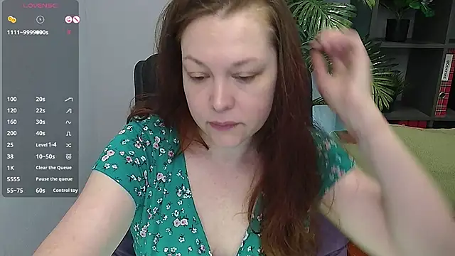 Snapshot of CutieGinger chatting on November 9, 2025, 9:18 am CutieGinger online show from November 9, 2025, 9:18 am