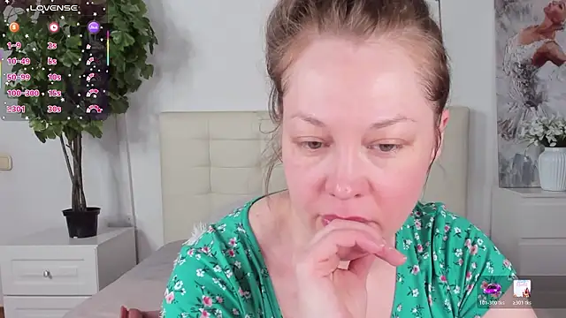 CutieGinger online show from March 25, 2026, 6:08 am