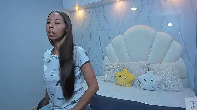 Snapshot of Rosalinda_Cortez chatting on December 3, 2024, 12:06 pm Rosalinda Cortez online show from December 3, 2024, 12:06 pm