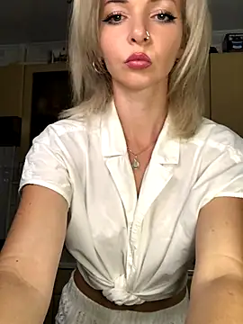 Kristina03 online show from October 21, 2025, 8:42 pm