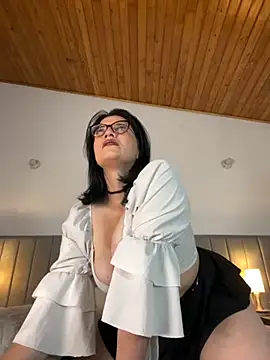 adriana71 online show from October 10, 2025, 4:33 am