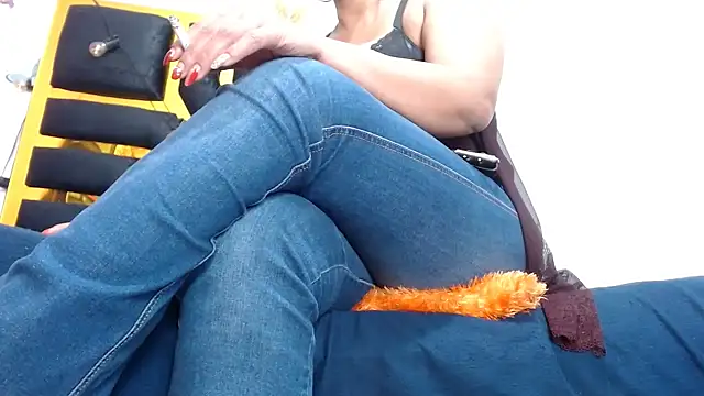 Helennahot online show from February 27, 2025, 7:15 pm