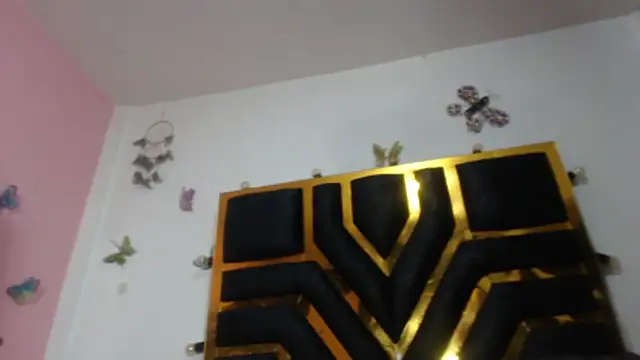 Helennahot online show from January 14, 2026, 6:46 pm