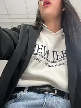 Snapshot of LittleePrincess chatting on January 17, 2025, 3:11 pm LittleePrincess online show from January 17, 2025, 3:11 pm