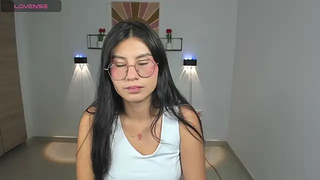 emily villamil online show from November 19, 2025, 8:31 pm