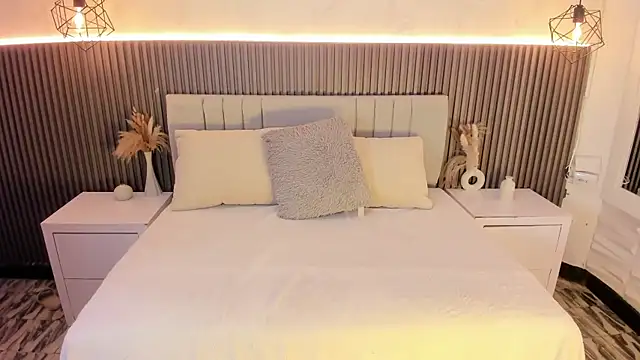 SHANONCLARK online show from October 2, 2025, 7:10 pm