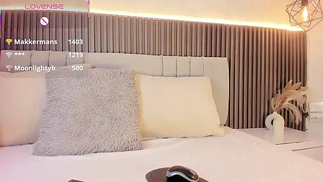 SHANONCLARK online show from October 8, 2025, 7:11 pm