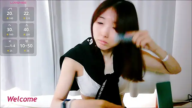 Love me Eri  online show from October 6, 2025, 12:19 am