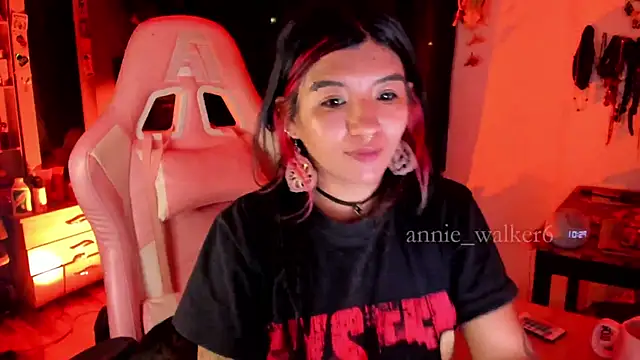 Snapshot of annie_walker6 chatting on July 1, 2026, 3:30 am annie walker6 online show from July 1, 2026, 3:30 am