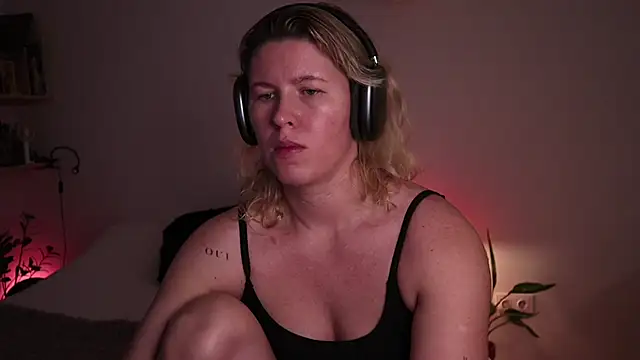 moonamii online show from October 29, 2025, 12:40 pm