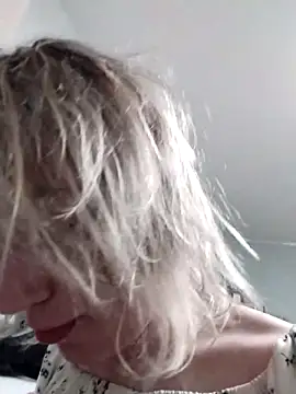 Snapshot of Linda_Gregory chatting on October 6, 2025, 10:18 pm Linda Gregory online show from October 6, 2025, 10:18 pm