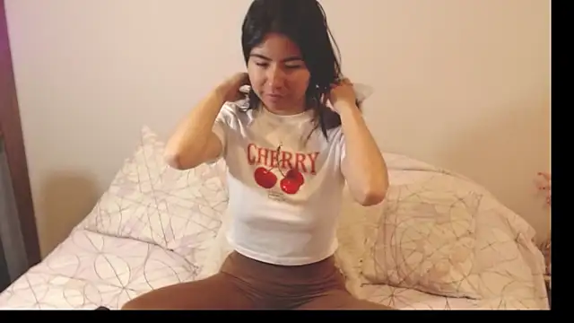 Snapshot of alice_middlee chatting on November 12, 2025, 1:33 pm alice middlee online show from November 12, 2025, 1:33 pm