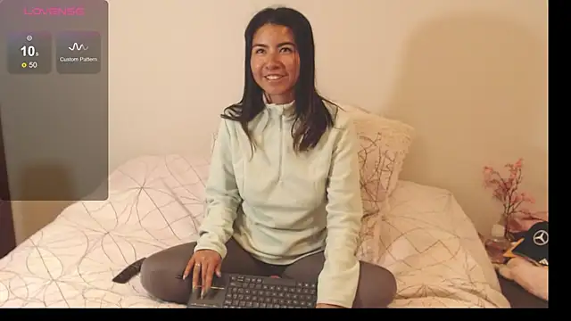 Snapshot of alice_middlee chatting on November 13, 2025, 3:55 pm alice middlee online show from November 13, 2025, 3:55 pm