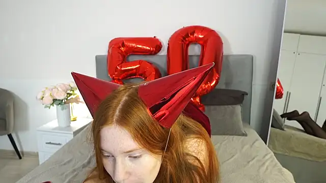 Snapshot of FiaMoor chatting on October 10, 2025, 12:15 pm FiaMoor online show from October 10, 2025, 12:15 pm