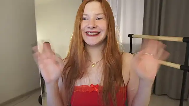 Snapshot of FiaMoor chatting on November 17, 2025, 11:38 am FiaMoor online show from November 17, 2025, 11:38 am