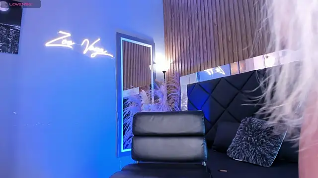 Snapshot of Zoevegass chatting on January 13, 2025, 5:33 pm Zoevegass online show from January 13, 2025, 5:33 pm