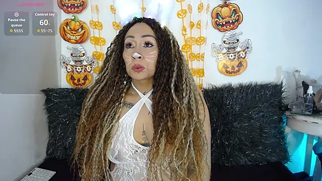 luna sofia69 online show from October 8, 2025, 11:41 am