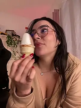 Lia flowers online show from December 15, 2024, 2:08 am