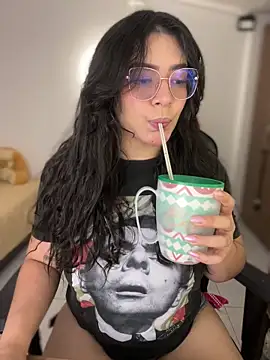 Lia flowers online show from February 26, 2026, 10:42 pm